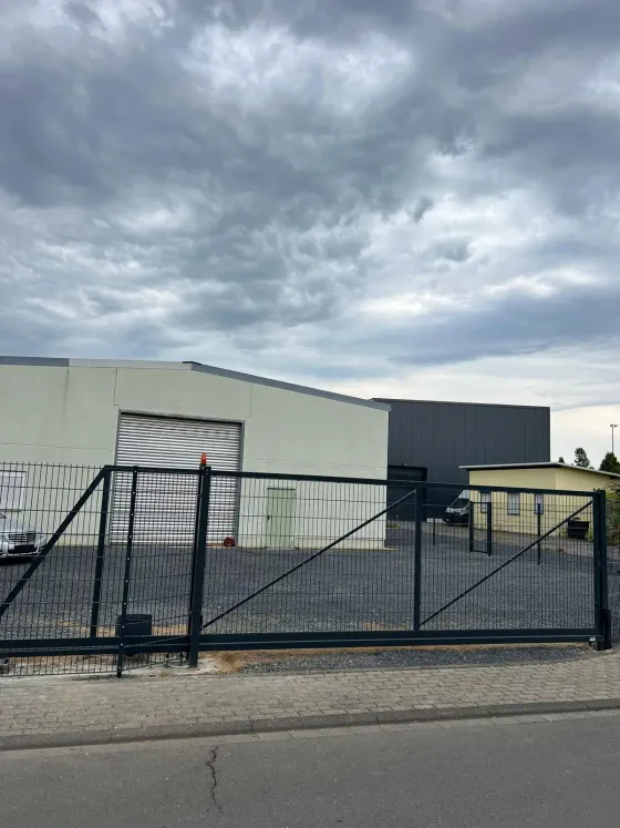 Industriezaun in Leverkusen - fachgerechte Ausführung vor Ort